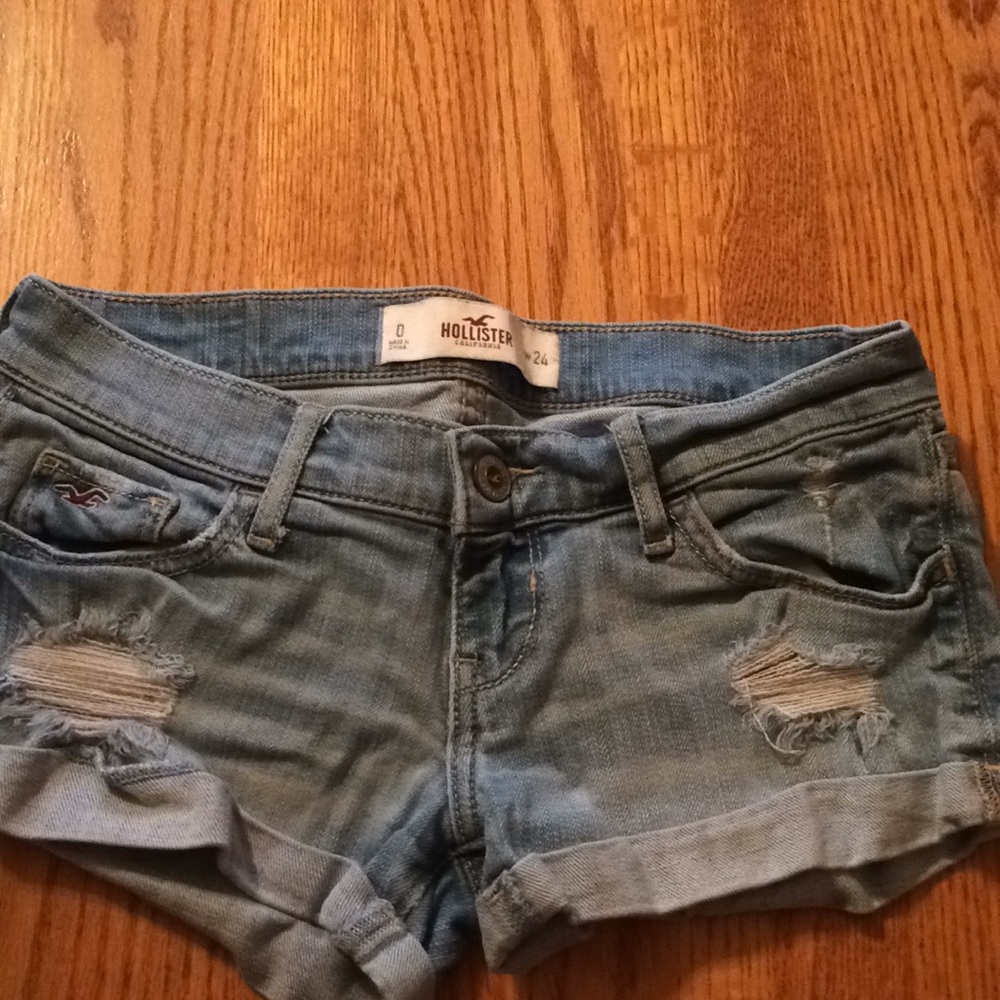 hollister light wash jean shorts